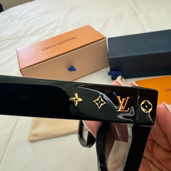 Louis Vuitton- My Monogram Square sunglasses Z1523E- worn once black/gold - Picture 6 of 13